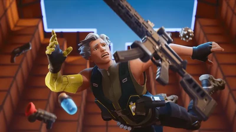 Un joueur Fortnite en chute libre au milieu d’armes et d’objets